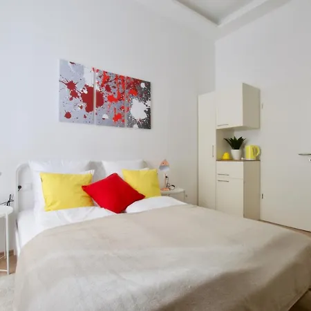 St King 11 By Hi5 * Budapest